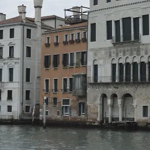 Leon Bianco On The Grand Canal Penzion